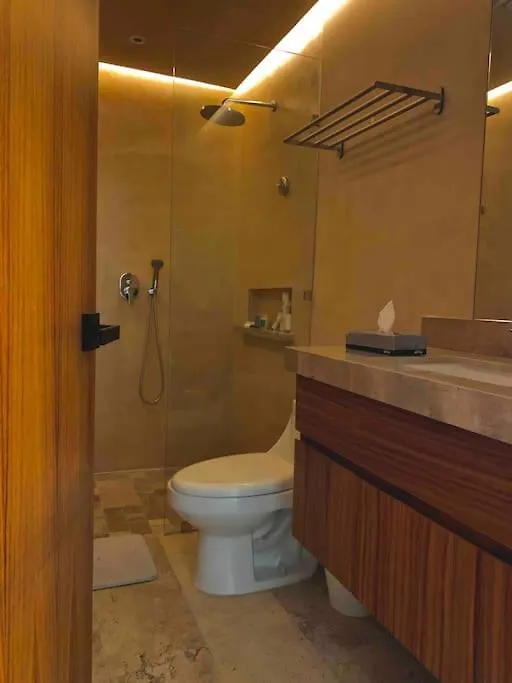 Jungle Retreat With 2 Pools & Private Beach Access 툴룸 아파트