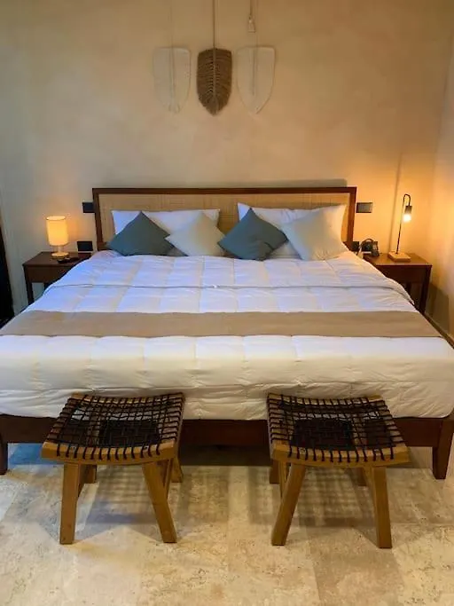 Jungle Retreat With 2 Pools & Private Beach Access 툴룸 아파트